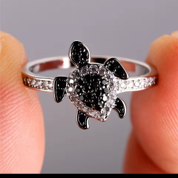 Silver Turtle Ring with Black and White Accents size 7 - Picture 1 of 4